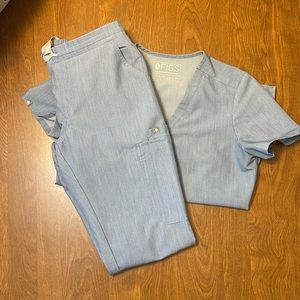 XS Casma Three-Pocket Scrub Top and XS Petite Yola Skinny Scrub Pants